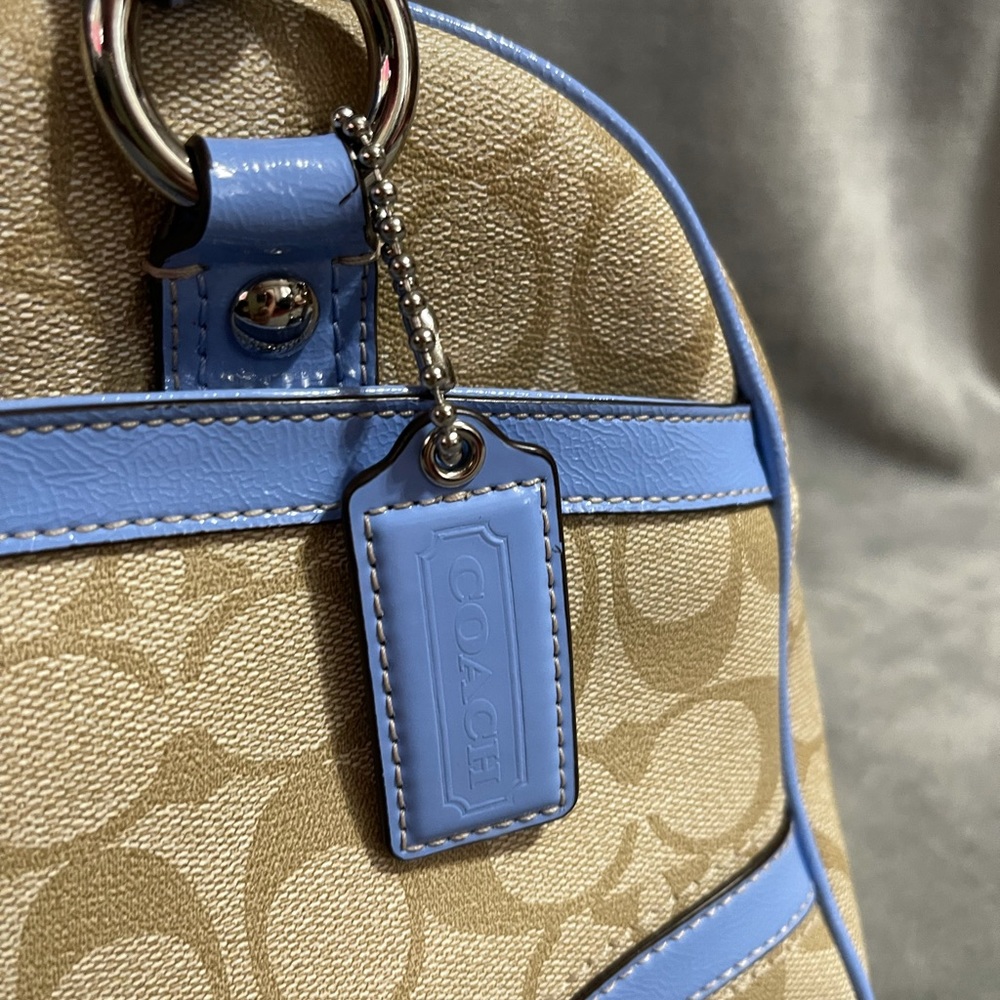 ❌SOLD❌ NWOT Coach Signature Peyton Shoulder Purse! - Picture 4 of 8